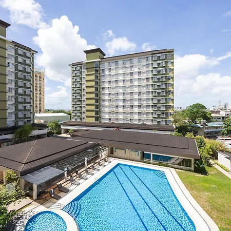 Studio Unit Near It Park, Sm And Ayala With Pool, Balcony And Fast Wifi