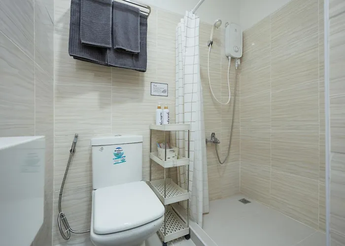 Unit Near Sm And Ayala With Pool, Gym, Balcony And Fast Wifi * Mandaue City