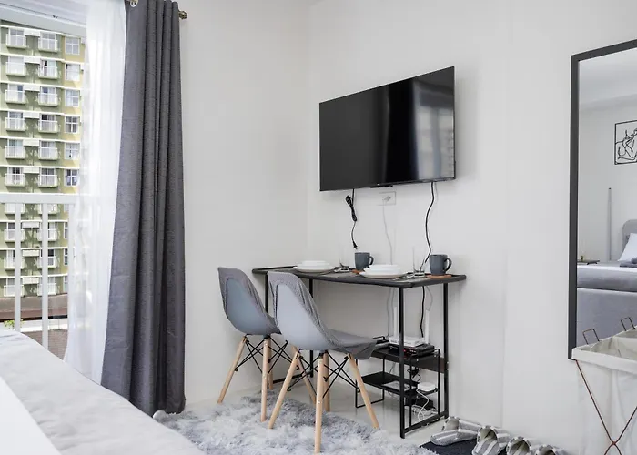 Unit Near Sm And Ayala With Pool, Gym, Balcony And Fast Wifi Apartment Mandaue City