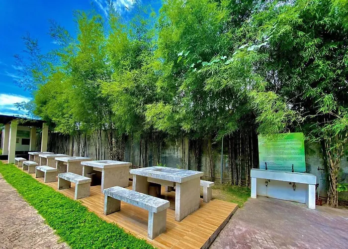 Apartment Unit Near Sm And Ayala With Pool, Gym, Balcony And Fast Wifi *