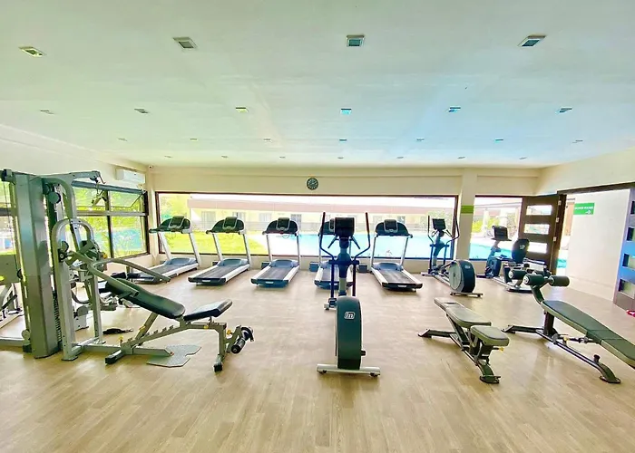 Apartment Unit Near Sm And Ayala With Pool, Gym, Balcony And Fast Wifi